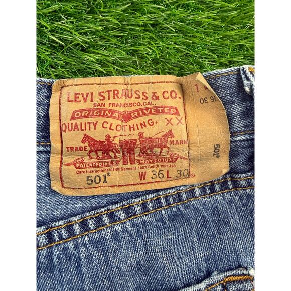 Levi’s Men’s 501 XX 36x30 Button Fly Straight Leg Medium Wash Jeans Classic Blue - Picture 4 of 16